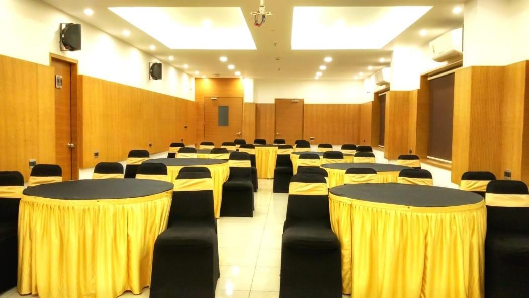 Medora Hotel Kozhikode Exterior foto